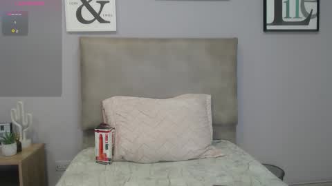 shara_rios online show from October 15, 2025, 1:44 pm