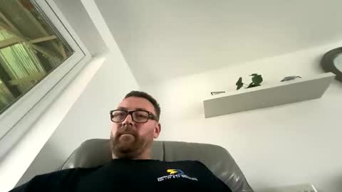 Snapshot of sharksboy16 chatting on November 14, 2025, 1:32 pm Sharksboy online show from November 14, 2025, 1:32 pm