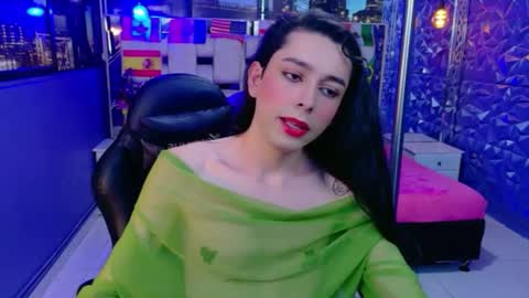 Sharlond online show from June 25, 2026, 2:21 pm