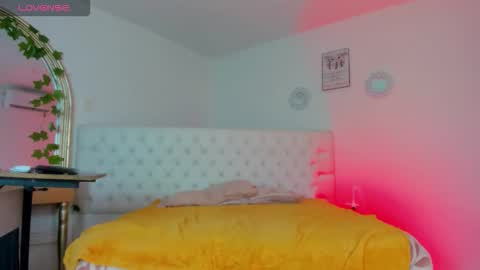 Sharlot online show from December 3, 2025, 12:03 pm