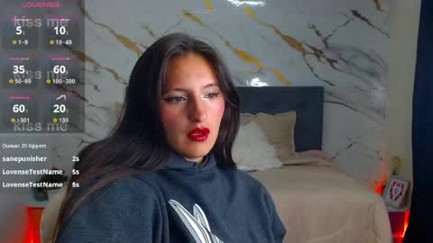 ESTEFI  online show from June 6, 2026, 7:35 am