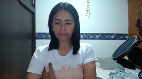 Snapshot of sharoon__cherry_ chatting on September 12, 2025, 12:11 am sharon online show from September 12, 2025, 12:11 am