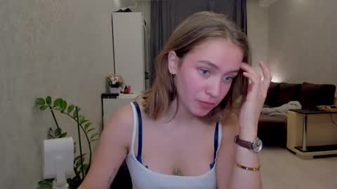 shawty__mariaa online show from October 13, 2025, 2:06 pm