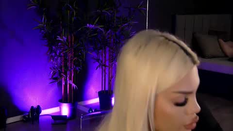 shayblonde online show from February 17, 2025, 11:55 am