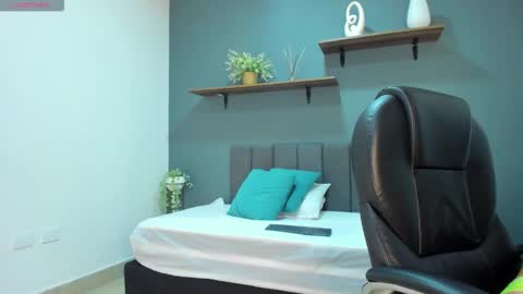 shayla online show from November 25, 2025, 12:54 am