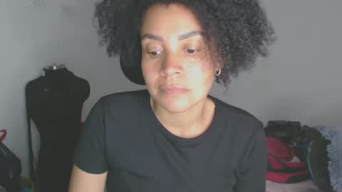 Shayna online show from December 2, 2025, 1:00 am