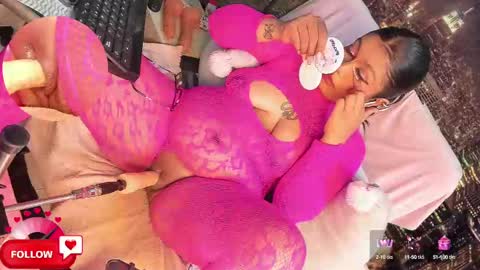 INDEPENDENT MODEL  ITS JUST YOU  ME online show from February 27, 2025, 9:00 am