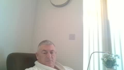 Snapshot of she52 chatting on December 2, 2024, 8:19 am she52 online show from December 2, 2024, 8:19 am