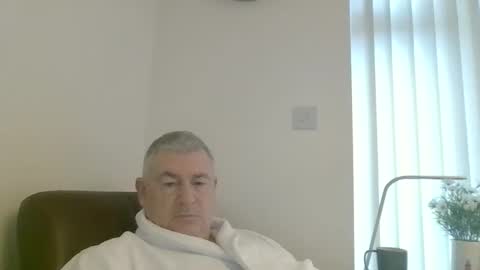 Snapshot of she52 chatting on December 7, 2024, 8:44 am she52 online show from December 7, 2024, 8:44 am