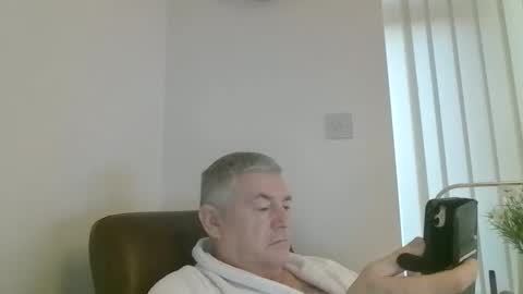 Snapshot of she52 chatting on December 16, 2024, 7:48 am she52 online show from December 16, 2024, 7:48 am