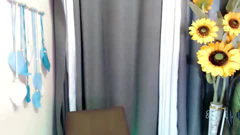 Snapshot of shea_andrea chatting on May 7, 2026, 10:15 pm shea_andrea online show from May 7, 2026, 10:15 pm