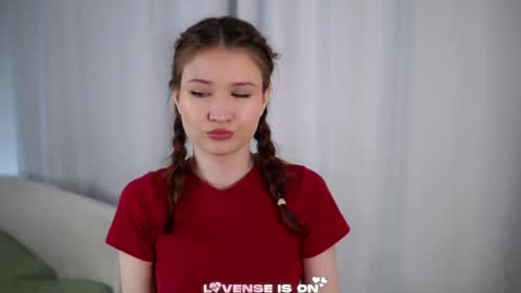 Lina online show from March 11, 2026, 1:39 pm