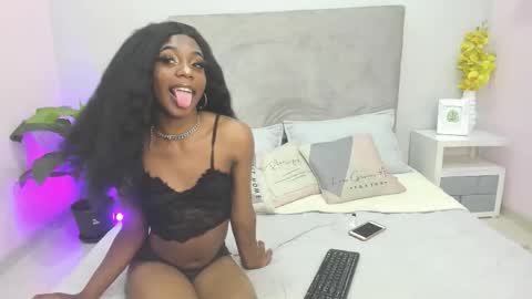 shelsy_issy online show from October 28, 2025, 8:33 pm