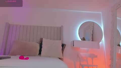 shelynna_azzul online show from November 27, 2025, 7:49 pm