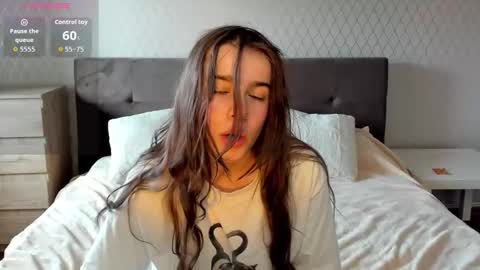 ShelyMoon online show from September 28, 2025, 1:05 pm