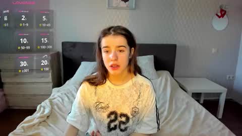 ShelyMoon online show from October 6, 2025, 12:24 pm