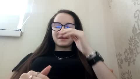 Snapshot of shereeguyott chatting on March 1, 2026, 6:59 am Emma online show from March 1, 2026, 6:59 am