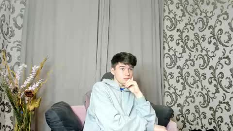 Snapshot of sherlockmax chatting on October 4, 2025, 6:39 pm Max online show from October 4, 2025, 6:39 pm