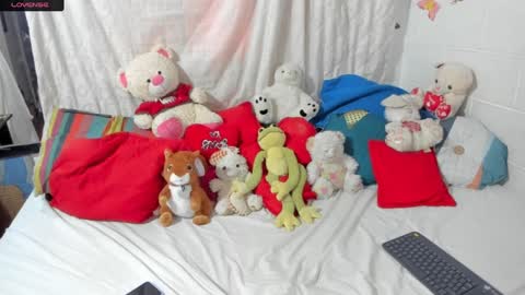 Snapshot of sherlyn_fox69 chatting on January 2, 2025, 10:55 pm Maria Saenz online show from January 2, 2025, 10:55 pm