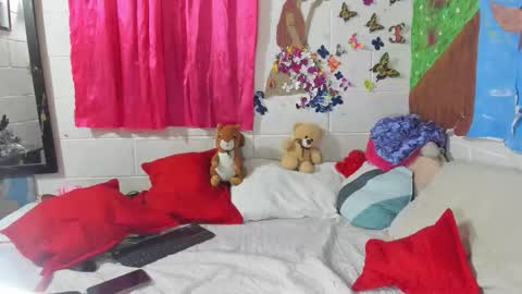  Maria Saenz online show from December 2, 2025, 11:11 pm