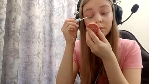 Snapshot of sherrylkeep chatting on December 17, 2025, 6:19 am Lisa online show from December 17, 2025, 6:19 am