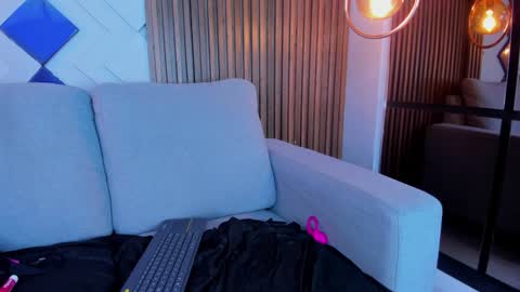 mia online show from February 4, 2025, 6:14 am