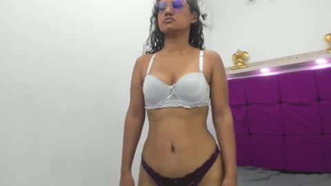 sheryn_brown1 online show from September 30, 2025, 11:48 am