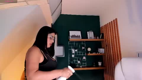 Snapshot of sheyla_hills_ chatting on July 5, 2026, 4:25 pm Sheyla online show from July 5, 2026, 4:25 pm