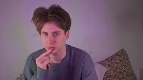 Nenedent online show from March 26, 2026, 9:42 pm