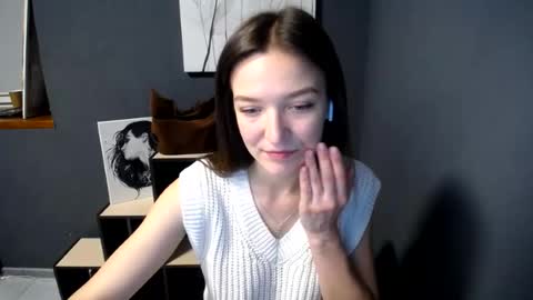 Snapshot of shining_pearl chatting on June 15, 2026, 7:43 am Jesica online show from June 15, 2026, 7:43 am