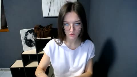 Snapshot of shining_pearl chatting on June 17, 2026, 6:49 am Jesica online show from June 17, 2026, 6:49 am