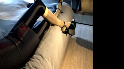 Pantyhose-Doll online show from March 1, 2026, 2:30 pm