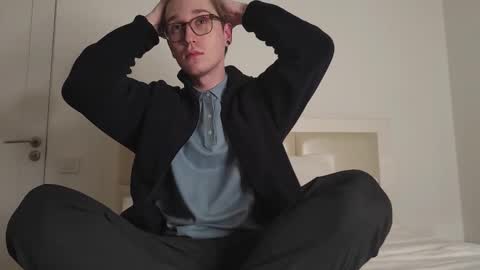 Snapshot of shirizo chatting on March 1, 2026, 9:39 pm Matthew online show from March 1, 2026, 9:39 pm