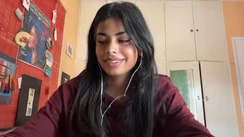 Snapshot of shirleendurrah chatting on May 3, 2026, 8:42 am Karin online show from May 3, 2026, 8:42 am