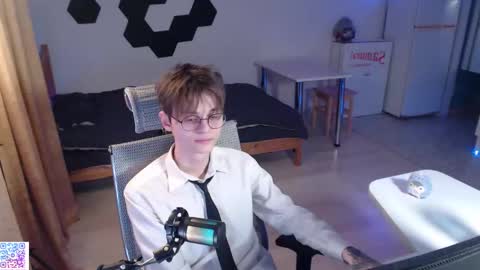 shiromy_ online show from November 28, 2025, 6:43 pm