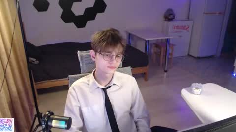 shiromy_ online show from November 29, 2025, 6:11 pm