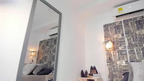 SHOFIA online show from April 18, 2026, 7:58 pm