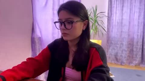 Snapshot of shontagrabowski chatting on April 30, 2026, 12:22 pm Marie online show from April 30, 2026, 12:22 pm