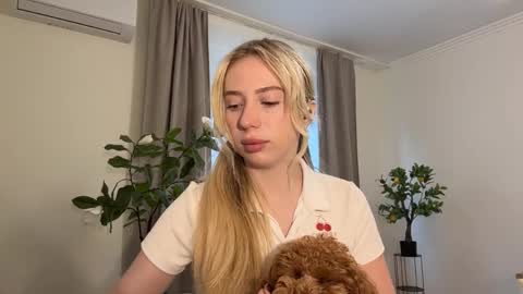 Snapshot of shontaheaivilin chatting on March 31, 2026, 11:54 am Ketrin online show from March 31, 2026, 11:54 am