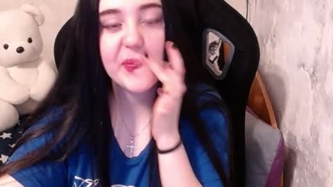 Snapshot of show_for_you chatting on December 17, 2024, 2:44 pm show_for_you online show from December 17, 2024, 2:44 pm