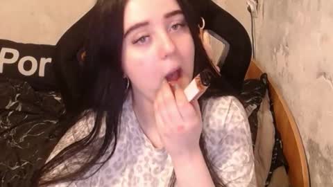 Snapshot of show_for_you chatting on October 16, 2025, 8:21 pm show_for_you online show from October 16, 2025, 8:21 pm