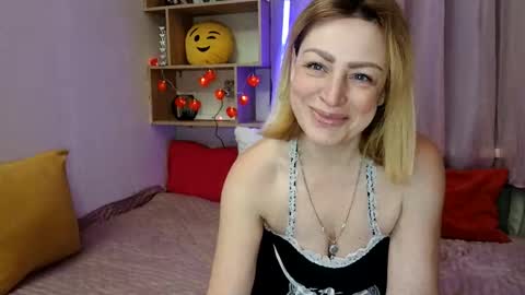 shy_girl80 online show from February 4, 2026, 4:02 pm