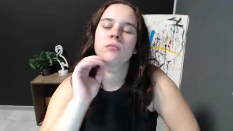 shy_lil online show from October 30, 2025, 2:51 pm