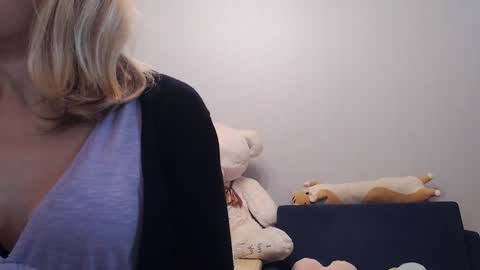 Snapshot of shy_moony chatting on September 18, 2025, 4:53 pm just Alex online show from September 18, 2025, 4:53 pm