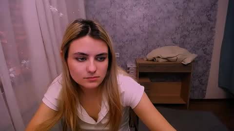 shy_sabrina_ online show from February 19, 2025, 1:06 pm