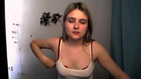 shy_sabrina_ online show from May 8, 2026, 11:26 am