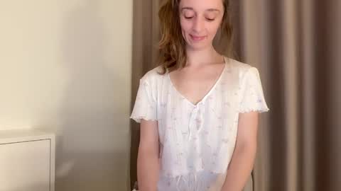 shy_schoolgirl_ online show from May 7, 2026, 6:13 pm