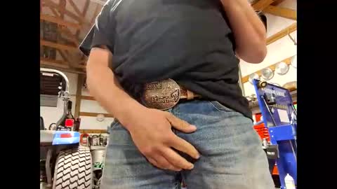 Snapshot of shyguycurious5 chatting on October 30, 2025, 8:42 pm shyguycurious5 online show from October 30, 2025, 8:42 pm