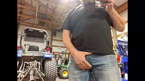 Snapshot of shyguycurious5 chatting on November 10, 2025, 9:14 pm shyguycurious5 online show from November 10, 2025, 9:14 pm