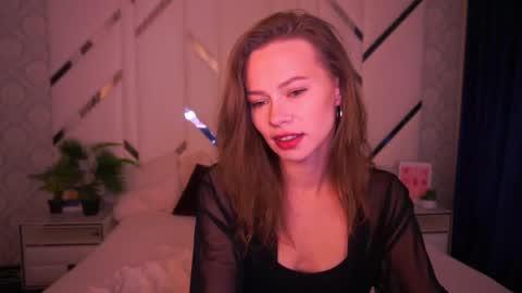 shyysiren online show from November 13, 2025, 8:02 am